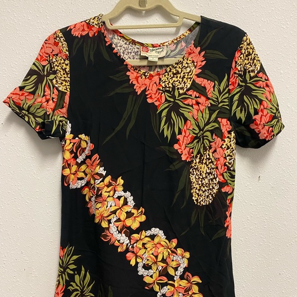 Hilo Hattie Women's Hawaiian Dress 
Size Small - Picture 2 of 8
